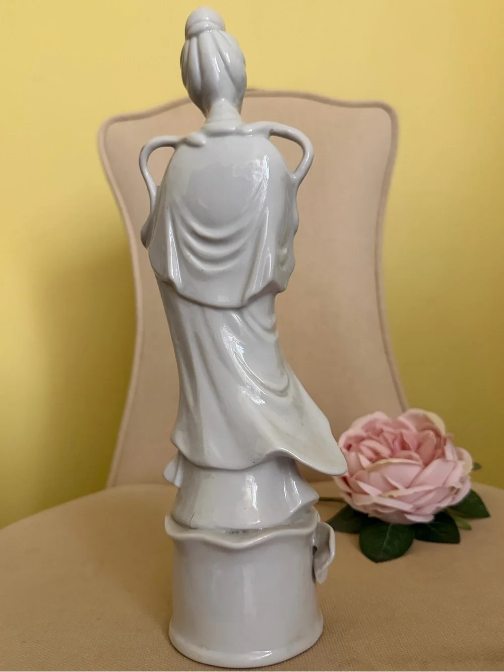 White porcelain Figurine Statue - Elegant Home Accent